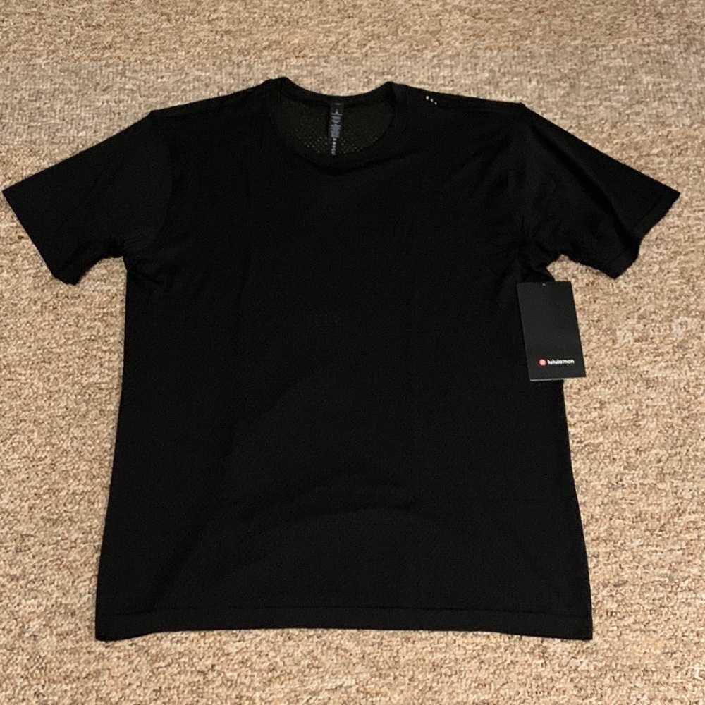 Men’s Black Classic Lululemon Shirt Size Large